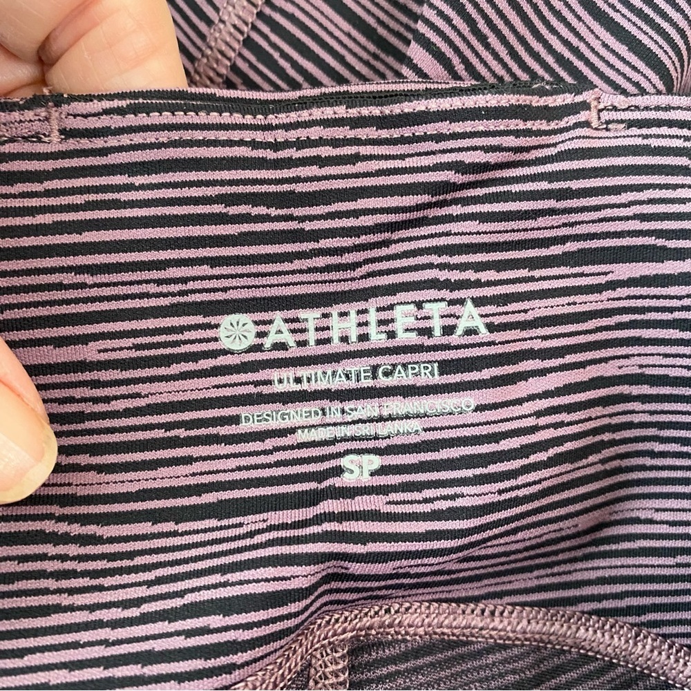 Athleta Women’s Ultimate Capri Double Pockets Purple/Black Size Small - Picture 6 of 8